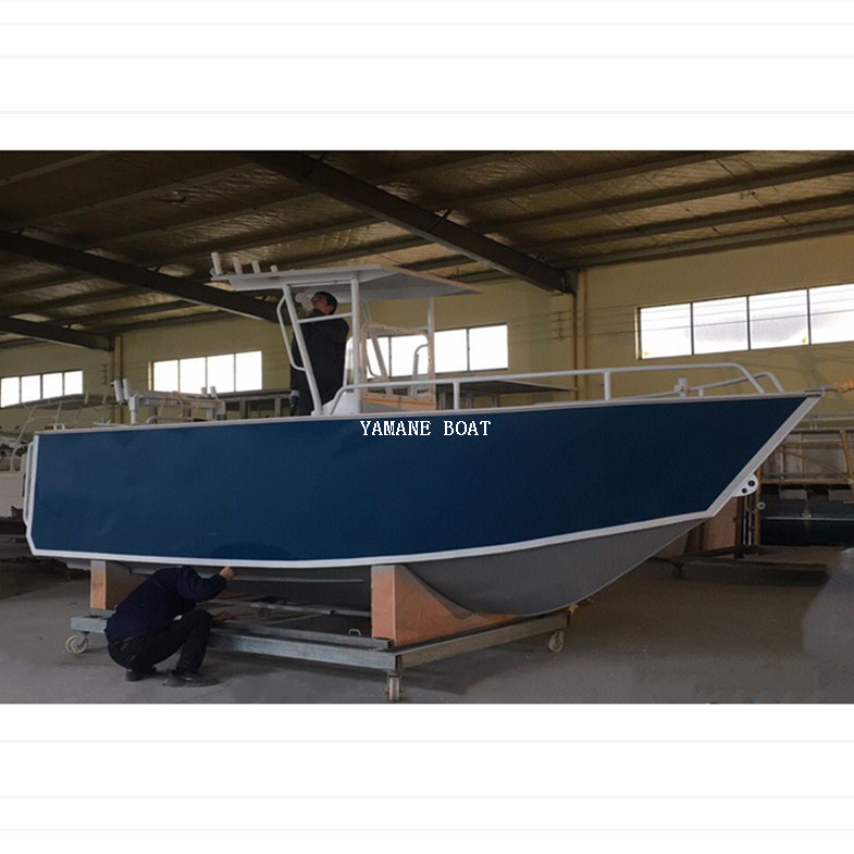 Barco de pesca con consola central de aluminio de 5,8 m y techo rígido 